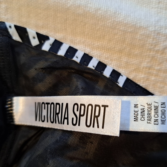 Victoria Sport women's 36C black and white sports bra adjustable straps pullover - Picture 5 of 7